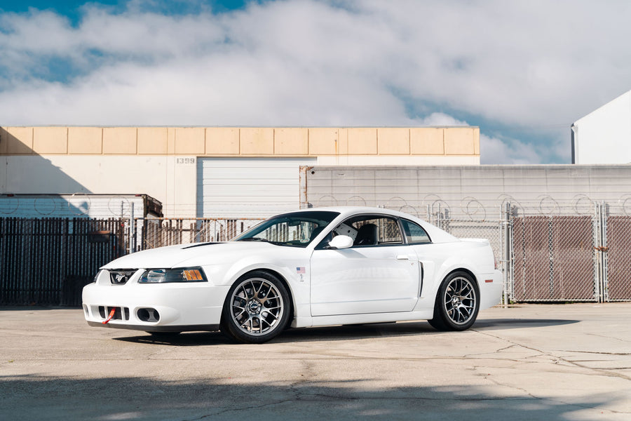 FORD マスタング SN95 に APEX EC-7 18x9.5J ET22 Anthracite を装着