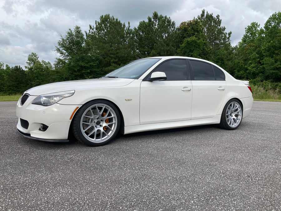 BMW 5シリーズ E60/E61 に APEX EC-7 F:19x8.5J ET35 / R:19x9.5J ET22 を装着
