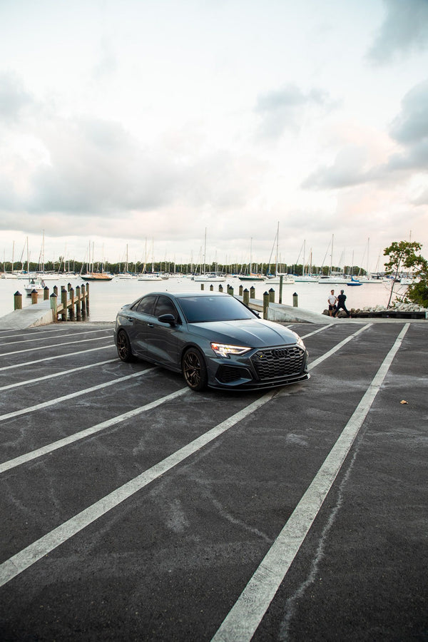 AUDI S3 8Y に APEX VS-5RS 18x9J ET42 スクエア サテンブロンズを装着