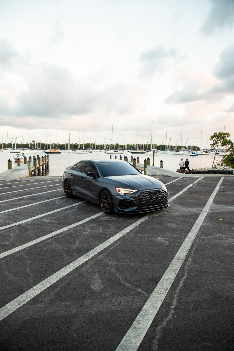AUDI S3 8Y に APEX VS-5RS 18x9J ET42 スクエア サテンブロンズを装着