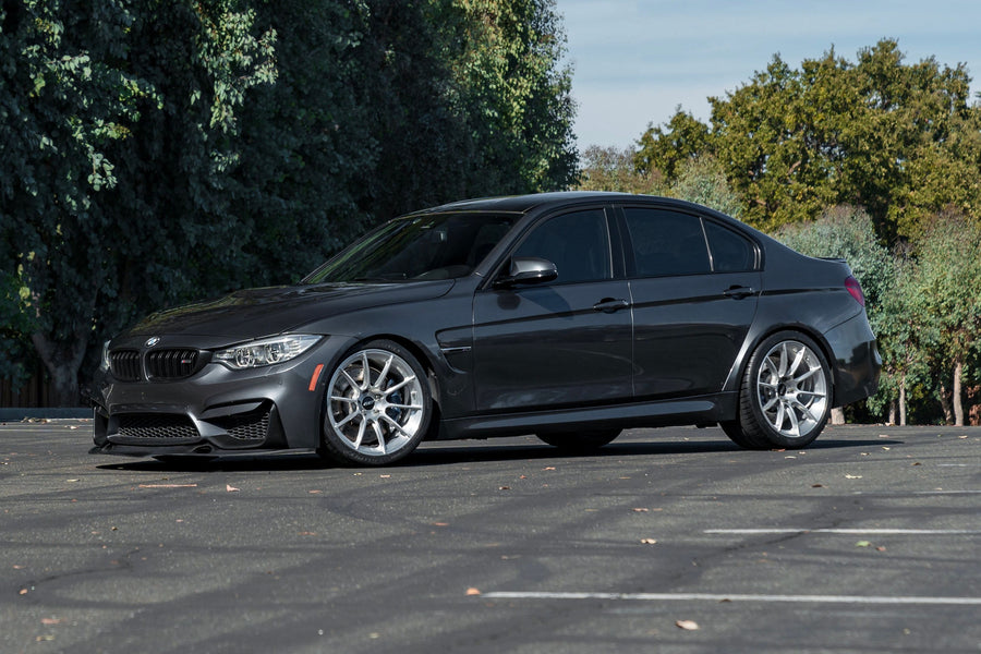 BMW M3 F80 に APEX SM-10RS F:19x9.5J ET22 / R:19x11J ET44 を装着