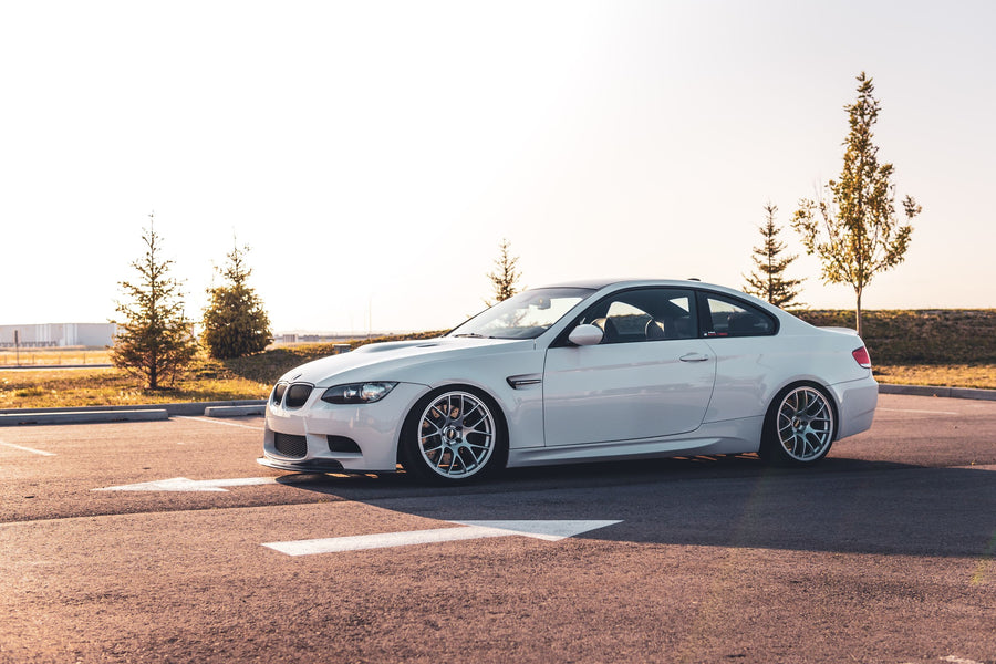 BMW M3 E90/E92/E93 に APEX EC-7 F:19x10J ET25 / R:19x10.5J ET22 を装着