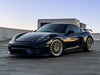 PORSCHE 718 ケイマン GT4 に APEX ML-10RT 20x9J ET50 / 20x11J ET50 マシンドリップ モータースポーツゴールドを装着