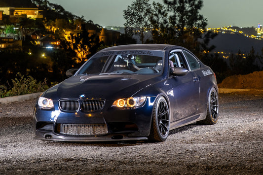 BMW M3 E90/E92/E93 に APEX SM-10RS 18x10.5J ET22 を装着