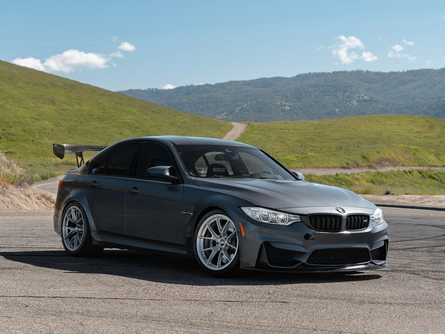 BMW M3 F80 に APEX VS-5RS F:19x9.5J ET28 / R:19x11J ET44 を装着