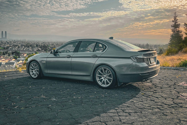 BMW 5シリーズ F10/F11 に APEX SM-10 19x8.5J ET35 を装着