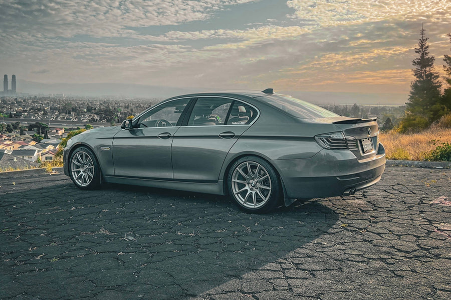 BMW 5シリーズ F10/F11 に APEX SM-10 19x8.5J ET35 を装着