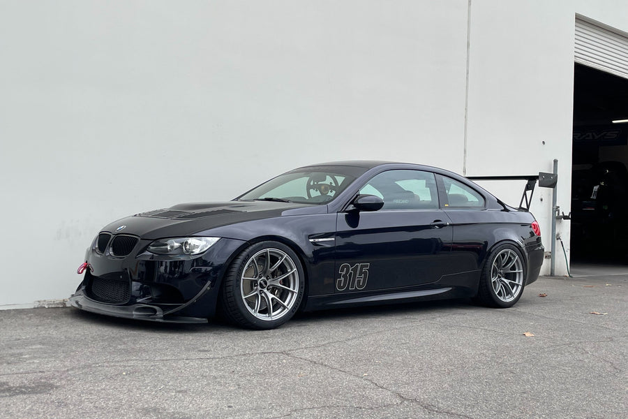 BMW M3 E90/E92/E93 に APEX VS-5RS 18x10.5J ET22 を装着