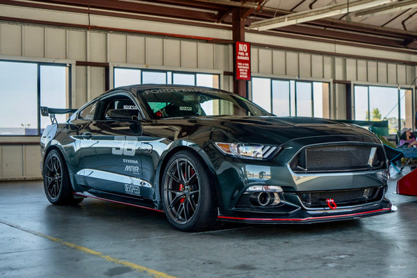 FORD マスタング S550 に APEX VS-5RS 19x11J ET52 Anthracite を装着