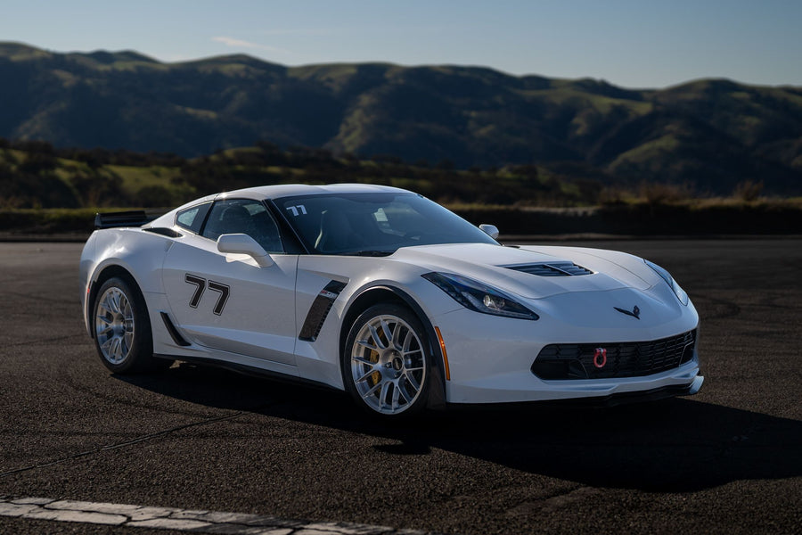 CHEVROLET コルベット C7 ワイドボディ に APEX EC-7RS F:18x11J ET38 / R:18x12.5J ET52 Brushed Clear を装着
