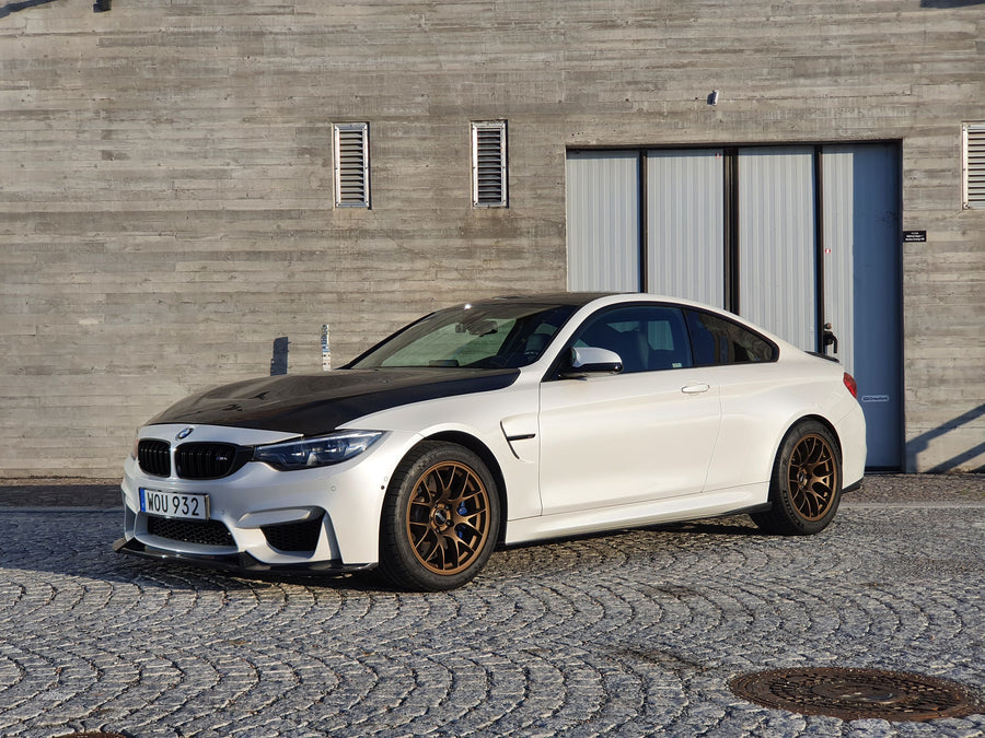 BMW M4 F82/F83 に APEX EC-7 F:18x9J ET31 / R:18x10J ET25 を装着