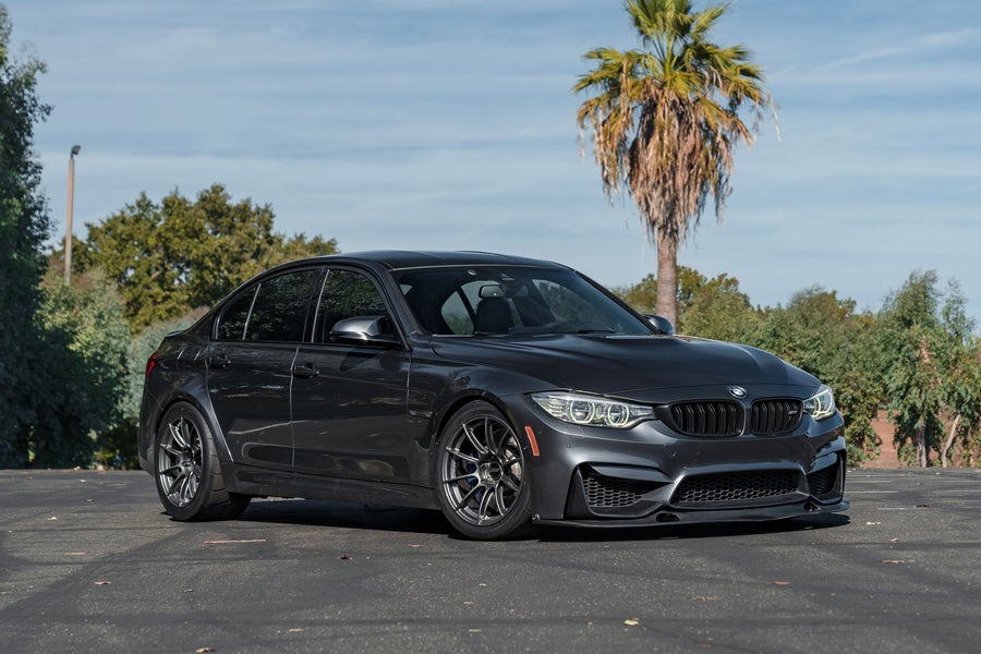 BMW M3 F80 に APEX SM-10RS F:18x10J ET25 / R:18x11J ET44 を装着