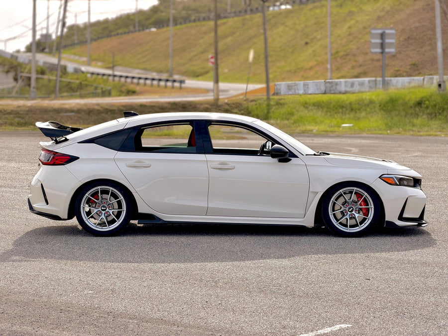 HONDA シビック タイプR FL5 に APEX VS-5RS 18x9.5J ET45 Race Silver を装着