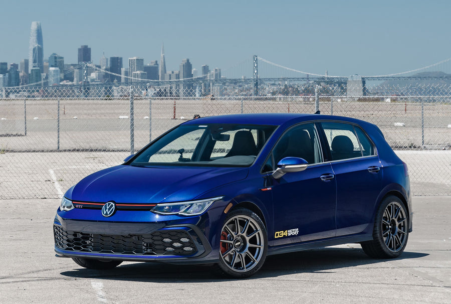 VW ゴルフGTI MK8 に APEX SM-10 18x9J ET42 Anthracite を装着