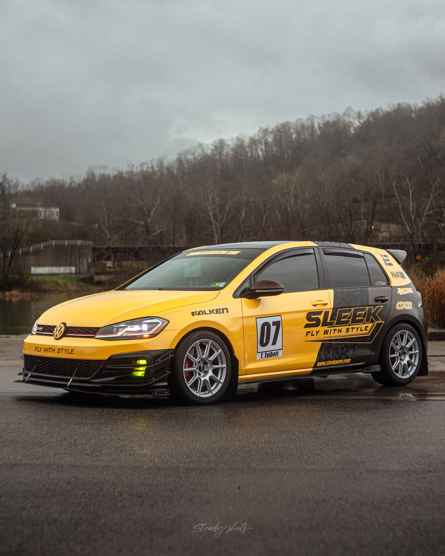 VW ゴルフGTI MK7 に APEX SM-10 17x8.5J ET43 Race Silver を装着