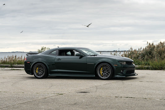 CHEVROLET カマロ 5th Gen に APEX ARC-8 F:19x11J ET11 / R:19x12J ET41 Anthracite を装着