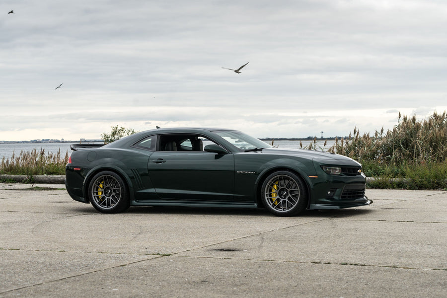 CHEVROLET カマロ 5th Gen に APEX ARC-8 F:19x11J ET11 / R:19x12J ET41 Anthracite を装着