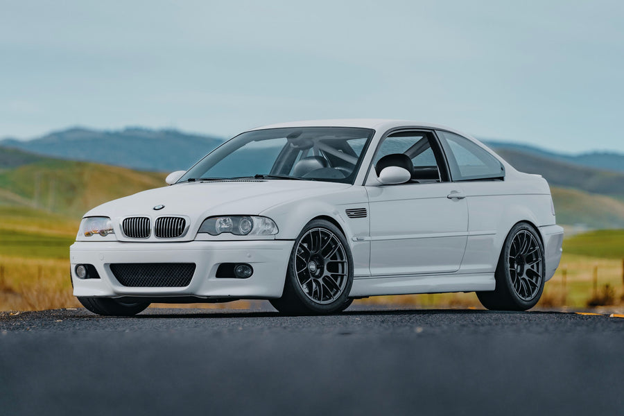 BMW M3 E46 に APEX EC-7RS 18x10J ET25 を装着