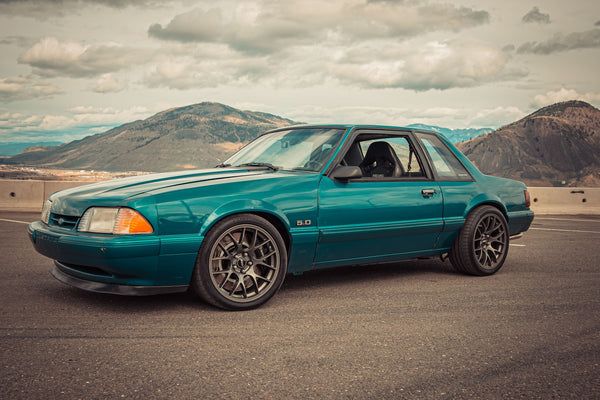FORD マスタング SN95 に APEX EC-7 F:18x9.5J ET35 / R:18x9.5J ET22 Anthracite を装着