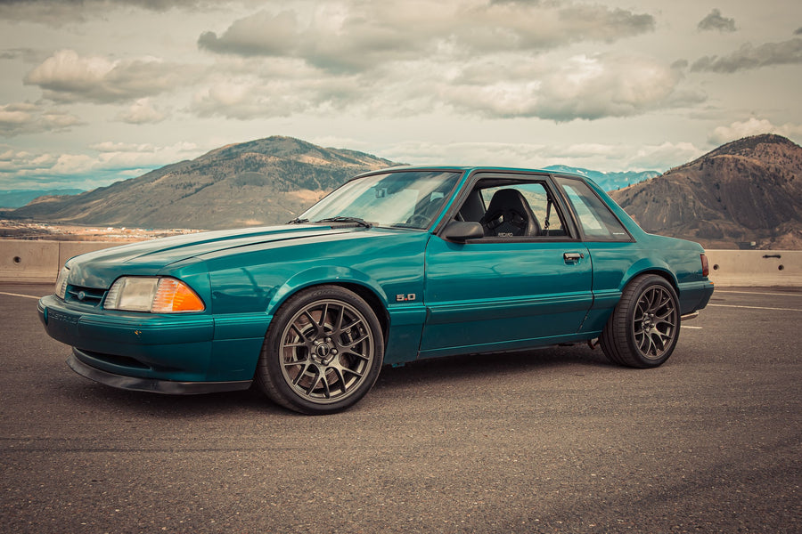 FORD マスタング SN95 に APEX EC-7 F:18x9.5J ET35 / R:18x9.5J ET22 Anthracite を装着