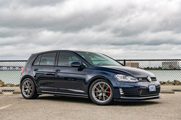VW ゴルフGTI MK7 に APEX VS-5RS 18x9J ET42 Brushed Clear を装着