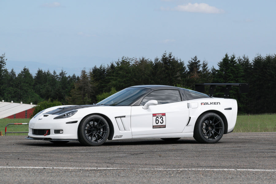 CHEVROLET コルベット C6 ワイドボディ に APEX SM-10RS F:18x12J ET46 / R:19x12.5J ET55 Satin Black を装着