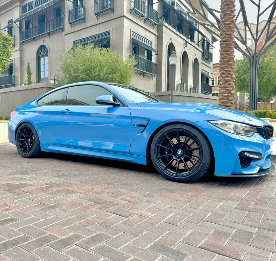 BMW M4 F82/F83 に APEX SM-10RS F:19x10J ET25 / R:19x11J ET44 を装着