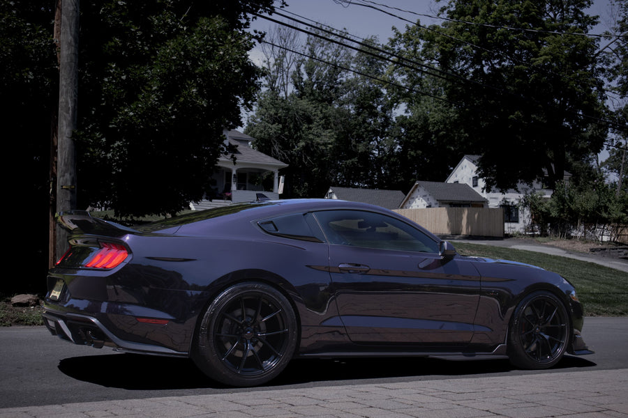 FORD マスタング S650 に APEX VS-5RS F:20x10J ET35 / R:20x11J ET52 Satin Black を装着