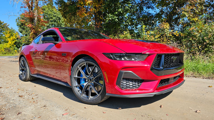 FORD マスタング S650 に APEX VS-5RS F:20x9.5J ET35 / R:20x11J ET52 Anthracite を装着
