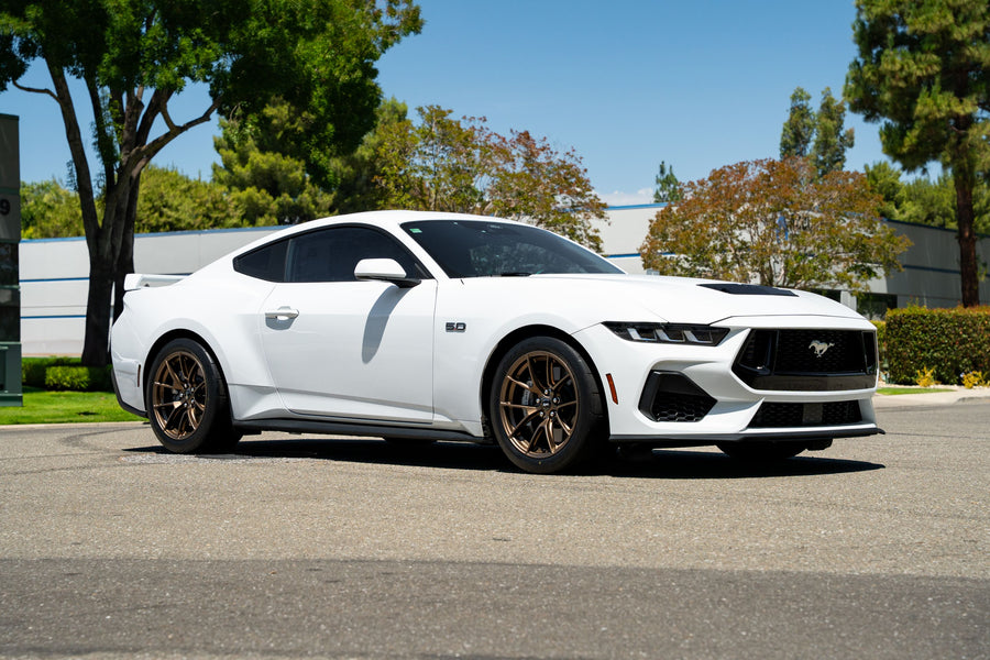 FORD マスタング S650 に APEX VS-5RS 18x10J ET40 Satin Bronze を装着