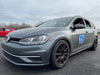 VW ゴルフ オールトラック／スポーツワゴン MK7 に APEX SM-10 17x9J ET42 Satin Bronze を装着