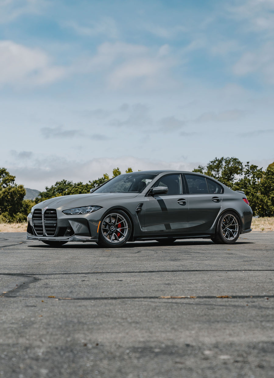 BMW M3 G80 に APEX VS-5RS 18x10.5J ET18 を装着