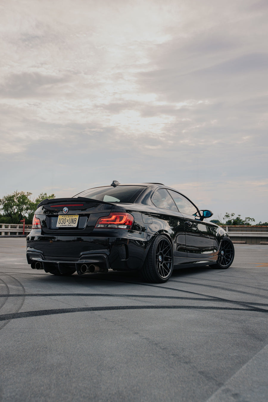 BMW 1M E82 に APEX ARC-8 F:18x9J ET30 / R:18x9.5J ET35 を装着