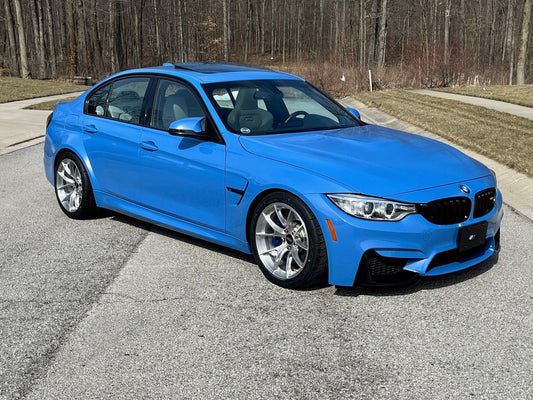 BMW M3 F80 に APEX VS-5RS F:18x9.5J ET22 / R:18x11J ET44 を装着