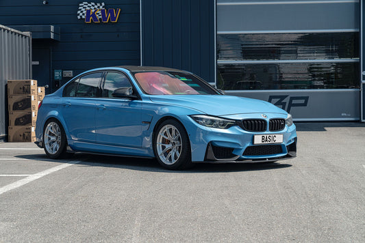 BMW M3 F80 に APEX VS-5RS F:18x9.5J ET22 / R:18x10J ET25 を装着