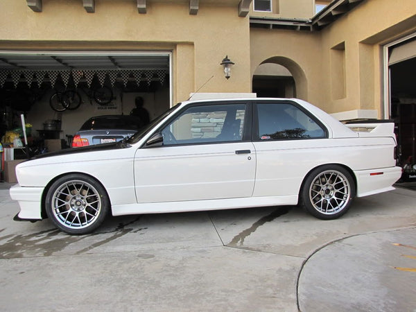 BMW M3 E30 に APEX ARC-8 17x8.5J ET20 を装着
