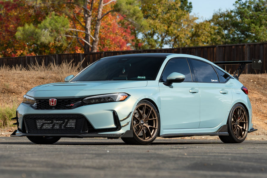 HONDA シビック タイプR FL5 に APEX VS-5RS 19x9.5J ET45 Satin Bronze を装着