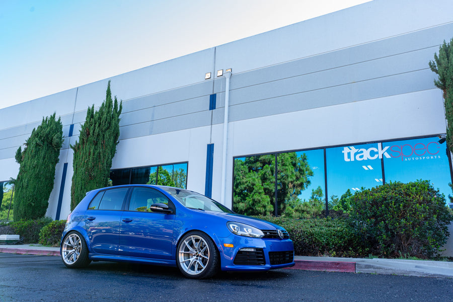 VW ゴルフR MK6 に APEX VS-5RS 18x9.5J ET20 Brushed Clear を装着