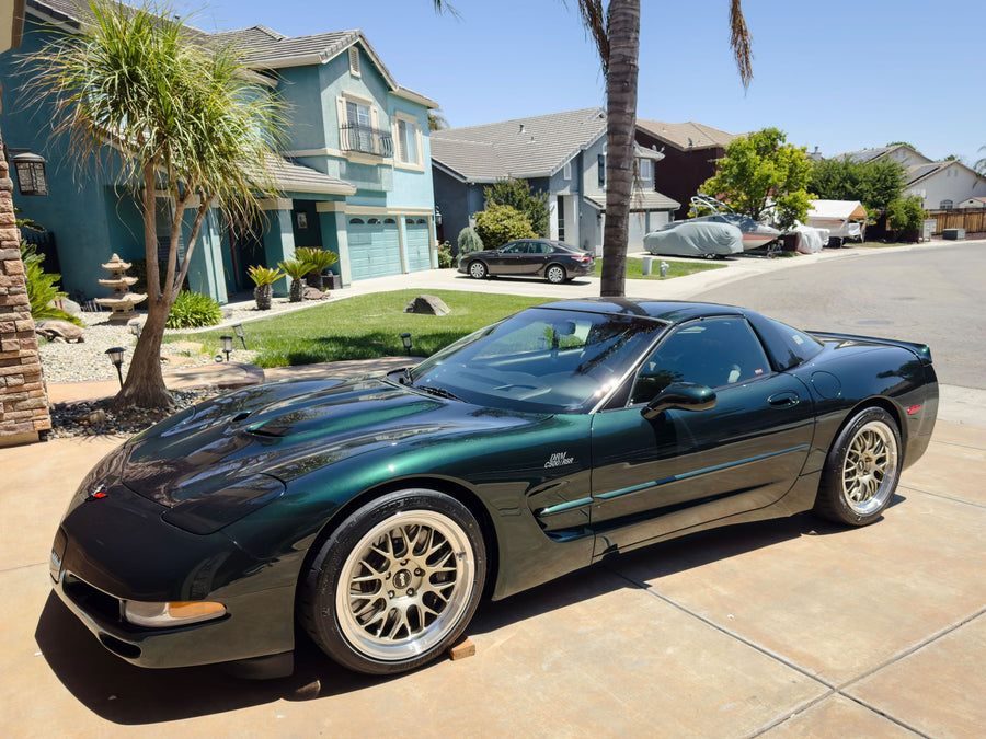 CHEVROLET コルベット C5（Z06／Z51） に APEX ML-10RT 18x11J ET57 Machined Lip Gloss Motorsport Gold を装着