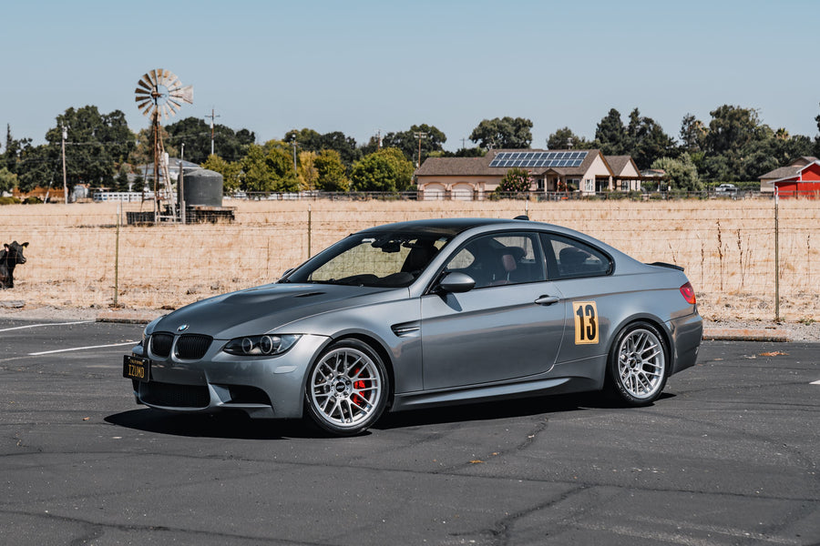 BMW M3 E90/E92/E93 に APEX ARC-8RT 18x10J ET25 を装着