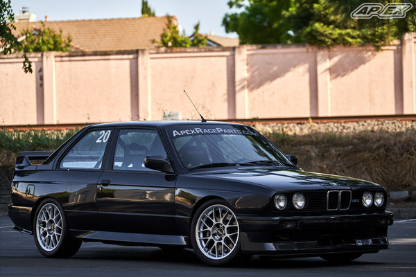 BMW M3 E30 に APEX ARC-8 17x8J ET20 を装着