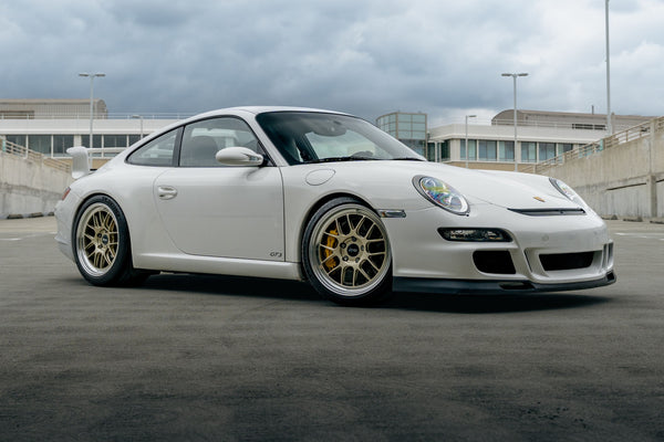 PORSCHE 911 997 GT3 に APEX ML-7RT 19x9J ET50 / 19x12J ET63 Machined Lip Gloss Motorsport Gold を装着
