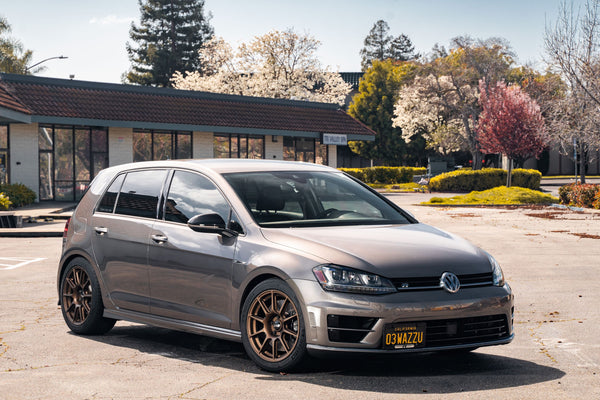 VW ゴルフR MK7 に APEX SM-10 17x8.5J ET43 Satin Bronze を装着