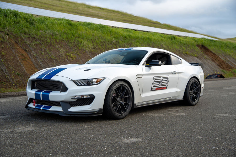 FORD マスタング シェルビー GT350／GT350R に APEX VS-5RS 19x11.5J ET56 Satin Black を装着