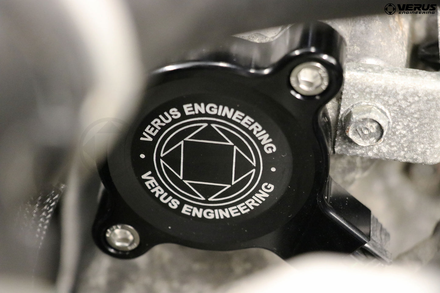VERUS ENGINEERING(ヴェルスエンジニアリング)A0013A：フロントカムカバーセット：トヨタ 86(ZN6)GR86(ZN8) スバル BRZ(ZC6)：全3色
